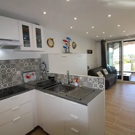 Marcogver - Golfe De St-tropez - Pour 2 Personnes Vue Sur La Marina Apartman *